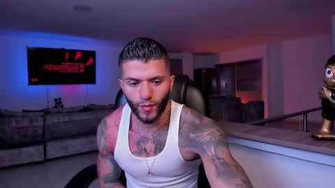 Snapshot of frankfarrellx chatting on March 2025 04:54:02 AM Frank Farrell. Hey remember to give me a thumbs up Ty online show from March 2025 04:54:02 AM