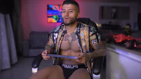 Snapshot of frankfarrellx chatting on September 2025 01:16:01 AM Frank Farrell. Hey remember to give me a thumbs up Ty online show from September 2025 01:16:01 AM