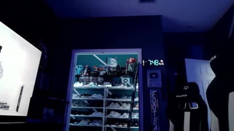 frankievw9 online show from September 2025 11:48:02 PM