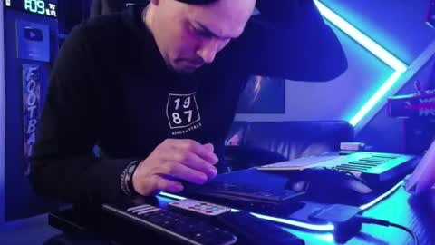 frankievw9 online show from September 2025 05:09:02 AM