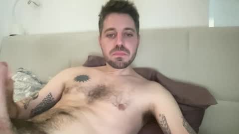 Snapshot of frankybiiig chatting on December 2024 01:22:01 PM thegoodandbiiig online show from December 2024 01:22:01 PM