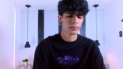 Snapshot of franvill_trato chatting on November 2025 07:37:01 PM Franvill trato online show from November 2025 07:37:01 PM