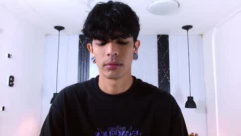 Snapshot of franvill_trato chatting on November 2025 05:56:02 PM Franvill trato online show from November 2025 05:56:02 PM