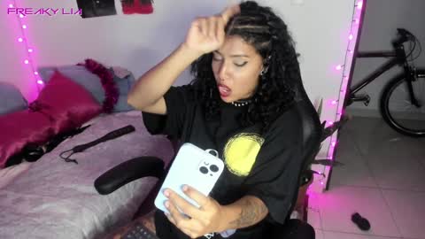 Snapshot of freaky_lia chatting on December 2024 02:35:01 AM Lia Gomez online show from December 2024 02:35:01 AM