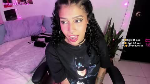 Snapshot of freaky_lia chatting on February 2025 11:52:01 PM Lia Gomez online show from February 2025 11:52:01 PM