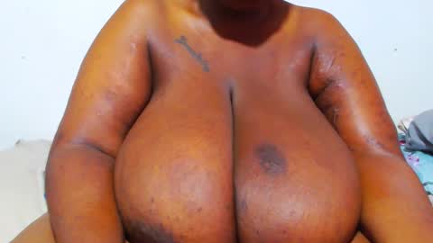 Snapshot of freakyboobsxx chatting on January 2025 05:13:02 AM Kimmy online show from January 2025 05:13:02 AM