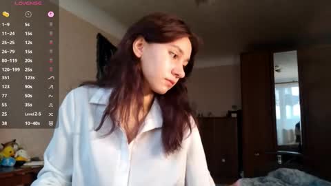 Mia online show from November 2025 09:30:02 AM