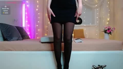 frelianight online show from May 2026 06:06:01 PM