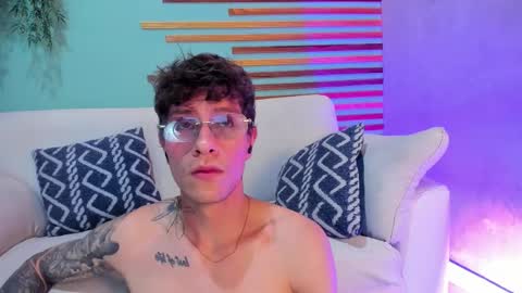 Xavier online show from November 2025 08:22:02 PM