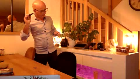 Frenchdaddylove online show from June 2026 06:43:01 PM