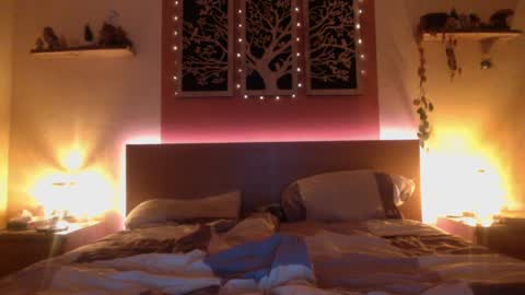 Snapshot of frenchhornybibs chatting on December 2024 08:36:02 PM French Horny Bibs online show from December 2024 08:36:02 PM