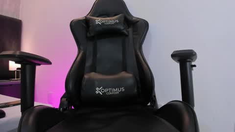 Snapshot of freyaa25 chatting on November 2025 09:35:02 PM FREYA online show from November 2025 09:35:02 PM