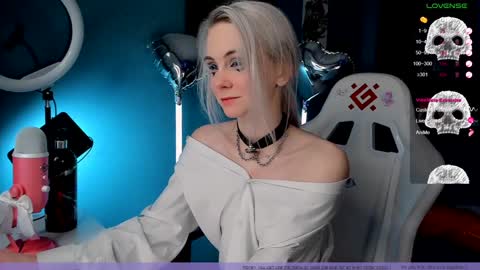 Snapshot of frida_fortune chatting on January 2025 10:56:01 AM Frida A boost to fortune for the one who gives a thumbs up and a bonus lucky for those who support me by joining the fanclub online show from January 2025 10:56:01 AM