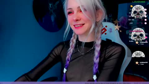 Snapshot of frida_fortune chatting on February 2025 01:45:01 AM Frida A boost to fortune for the one who gives a thumbs up and a bonus lucky for those who support me by joining the fanclub online show from February 2025 01:45:01 AM