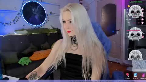 Snapshot of frida_fortune chatting on October 2025 01:04:02 AM Frida A boost to fortune for the one who gives a thumbs up and a bonus lucky for those who support me by joining the fanclub online show from October 2025 01:04:02 AM