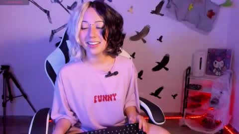 frida_lassi_ online show from October 2025 01:16:02 AM