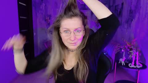 Snapshot of fridatander chatting on January 2025 09:07:01 AM Frida Tander online show from January 2025 09:07:01 AM