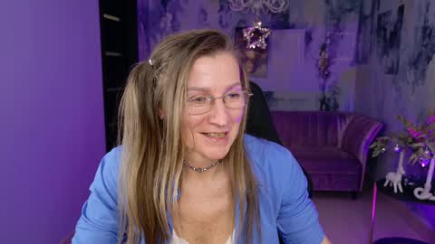 Snapshot of fridatander chatting on January 2025 03:19:01 PM Frida Tander online show from January 2025 03:19:01 PM