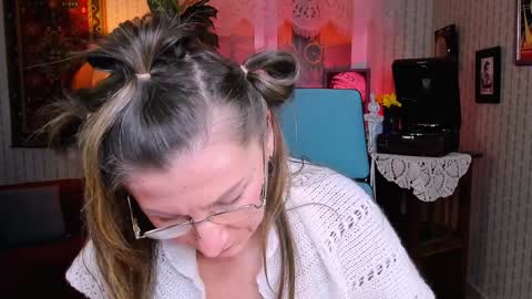 Snapshot of fridatander chatting on January 2025 12:29:02 PM Frida Tander online show from January 2025 12:29:02 PM