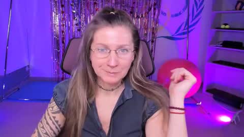 Snapshot of fridatander chatting on February 2025 09:11:01 AM Frida Tander online show from February 2025 09:11:01 AM