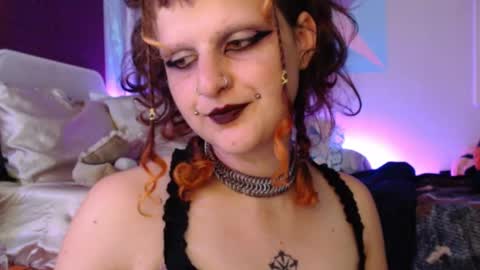 Snapshot of friskyflowers chatting on September 2025 04:23:01 AM cherry online show from September 2025 04:23:01 AM
