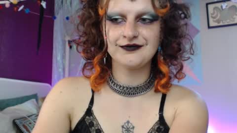 Snapshot of friskyflowers chatting on September 2025 05:58:01 PM cherry online show from September 2025 05:58:01 PM