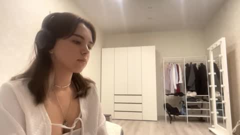 Emily online show from October 2025 03:40:01 PM