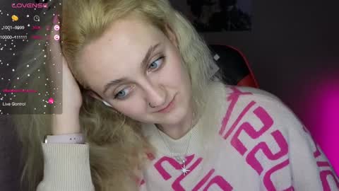 Snapshot of frosty_blueberries4 chatting on December 2024 05:57:02 PM ANA online show from December 2024 05:57:02 PM