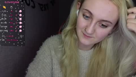 Snapshot of frosty_blueberries4 chatting on December 2024 03:46:02 PM ANA online show from December 2024 03:46:02 PM