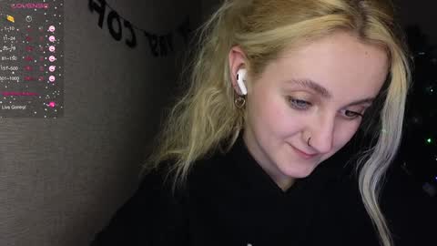 Snapshot of frosty_blueberries4 chatting on January 2025 06:36:02 PM ANA online show from January 2025 06:36:02 PM