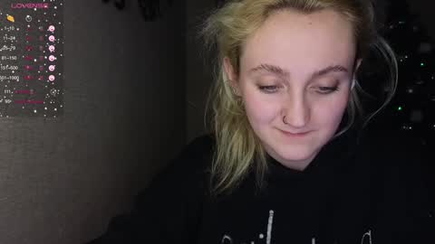 Snapshot of frosty_blueberries4 chatting on January 2025 02:03:01 AM ANA online show from January 2025 02:03:01 AM