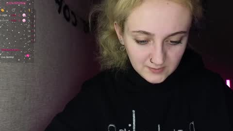 Snapshot of frosty_blueberries4 chatting on January 2025 12:31:02 AM ANA online show from January 2025 12:31:02 AM