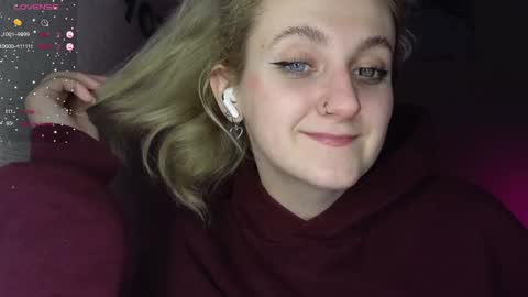 Snapshot of frosty_blueberries4 chatting on January 2025 12:01:01 PM ANA online show from January 2025 12:01:01 PM