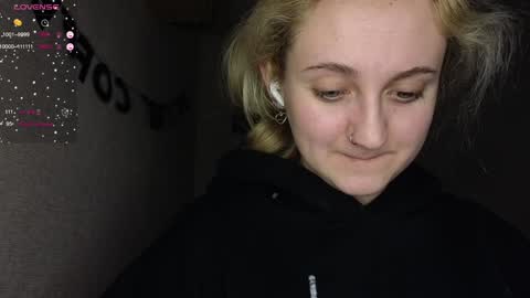 Snapshot of frosty_blueberries4 chatting on February 2025 11:27:02 AM ANA online show from February 2025 11:27:02 AM