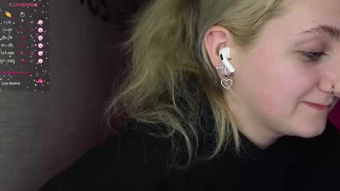 Snapshot of frosty_blueberries4 chatting on February 2025 10:09:02 AM ANA online show from February 2025 10:09:02 AM