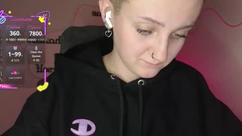 Snapshot of frosty_blueberries4 chatting on September 2025 08:42:01 PM ANA online show from September 2025 08:42:01 PM