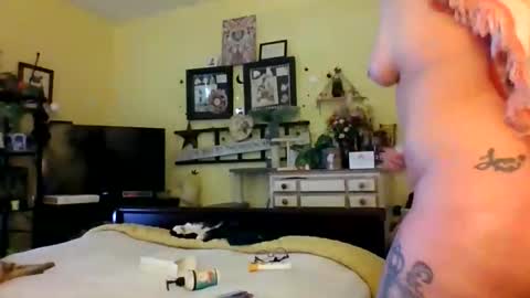 fuck_i_dunno online show from May 2026 06:25:01 PM