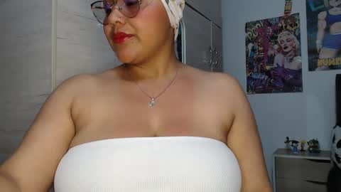 Snapshot of fucking_temptation1 chatting on October 2025 01:38:01 AM Mia and Gary online show from October 2025 01:38:01 AM