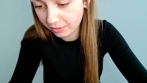 Snapshot of funemma000 chatting on June 2026 02:33:01 PM Emma online show from June 2026 02:33:01 PM