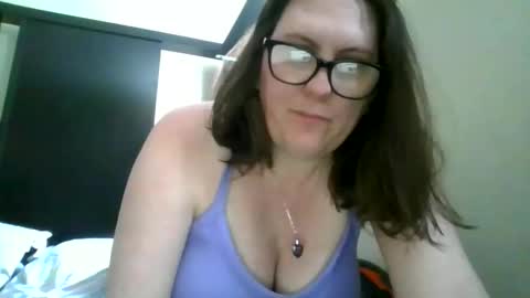 fuzzypeaches87 online show from February 2026 08:16:02 PM