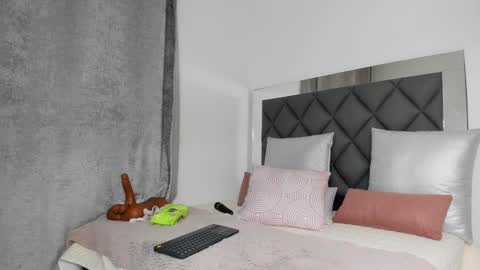   Instagram soygabi g   online show from February 2025 04:37:02 AM