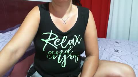 gaby  layla online show from November 2025 08:09:01 PM