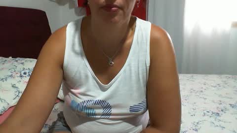 gaby  layla online show from January 2026 07:41:01 PM