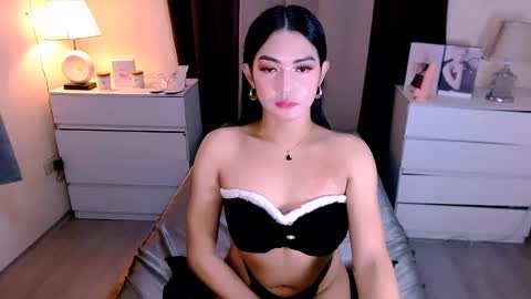 gabriela_deluxe online show from December 2025 04:25:01 PM
