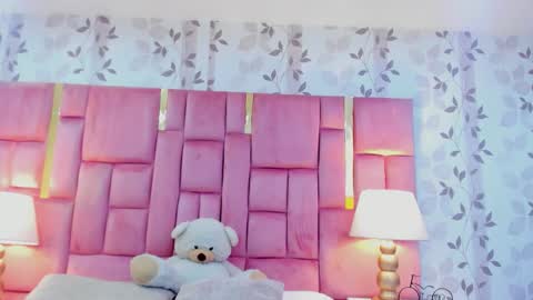 gabymoreau online show from March 2026 09:33:01 PM