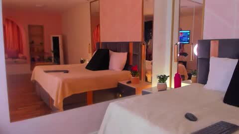 Snapshot of gabypetit chatting on November 2025 08:30:02 PM Gaby online show from November 2025 08:30:02 PM