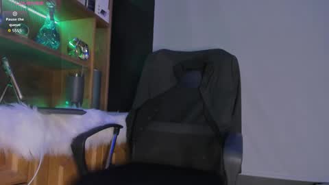 Snapshot of gael_williams4 chatting on November 2025 08:07:01 PM Gael Williams online show from November 2025 08:07:01 PM