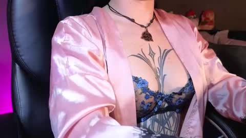 gaia_joness online show from November 2025 01:51:02 AM