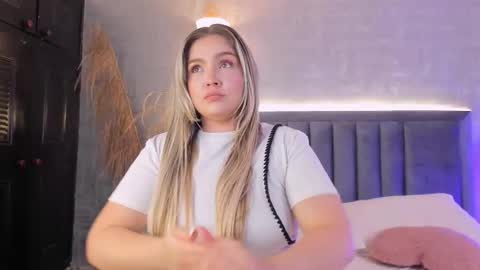 Snapshot of gaiabaker chatting on March 2026 12:09:01 PM Gaia Baker online show from March 2026 12:09:01 PM