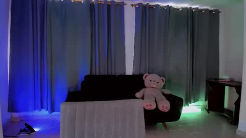 Vnecis Marn online show from April 2026 09:38:01 PM